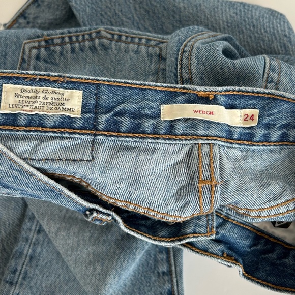 SOLD- Levi’s Wedgie Blue Jeans Women’s Size 24 - Picture 8 of 11
